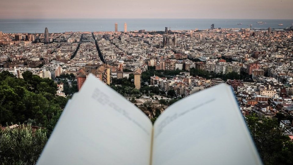 Literatura de Barcelona: representacions de la ciutat i postliteratura a l’espai públic