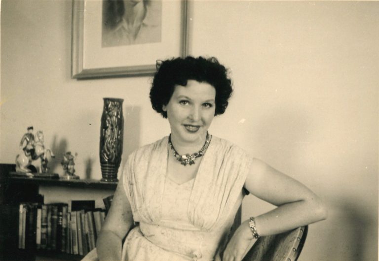 «María Beneyto, una poeta bilingüe»